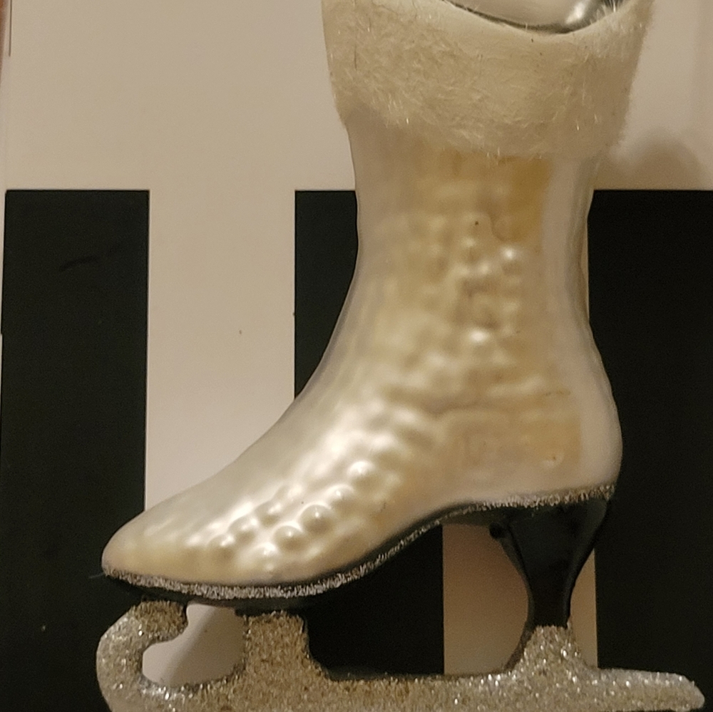 Bloomingdale's Ice Skate Glass Ornament Skating Boots Silver White Glitter